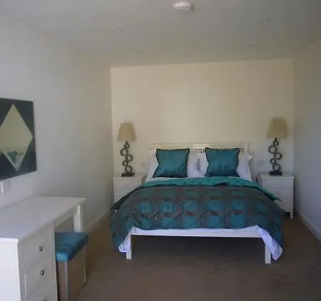 בית הארחה Undercliff 4*