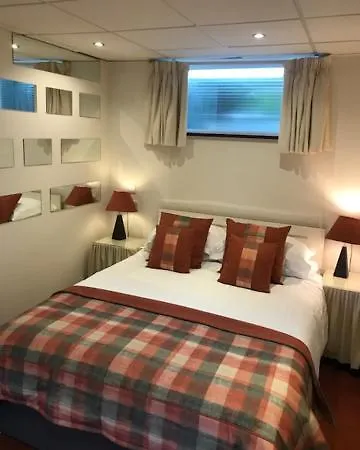 Undercliff בית הארחה Trinity