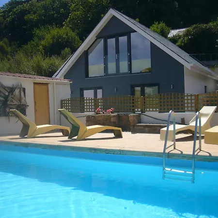 Undercliff 4*