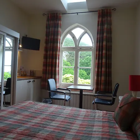 בית הארחה Undercliff 4*