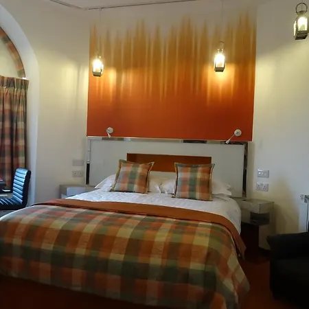 Undercliff 4*