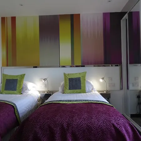 Undercliff בית הארחה